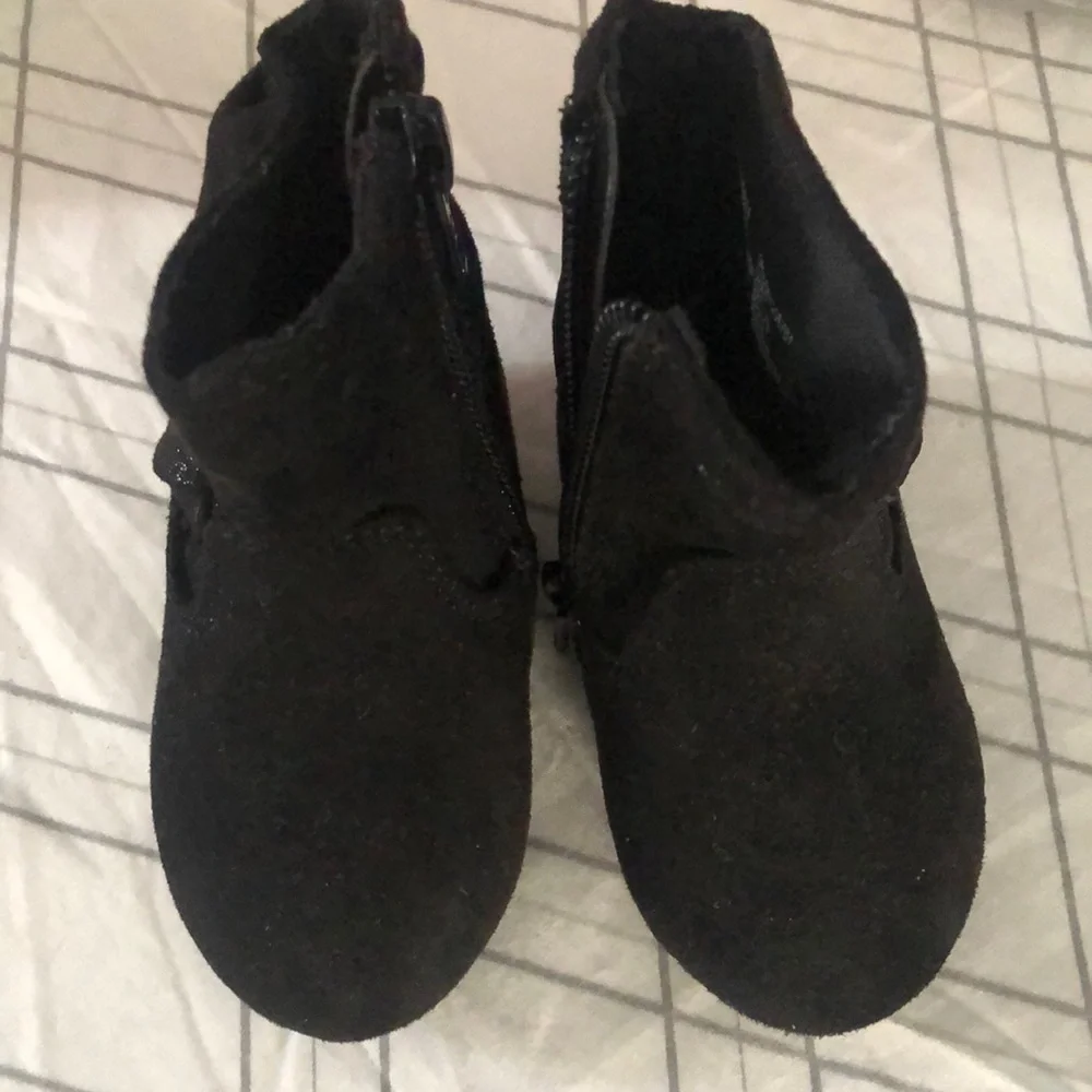 NWOT baby shoes